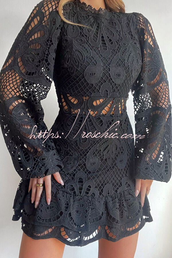 Color Hollow Long-sleeved Waisted Lace Mini Dress