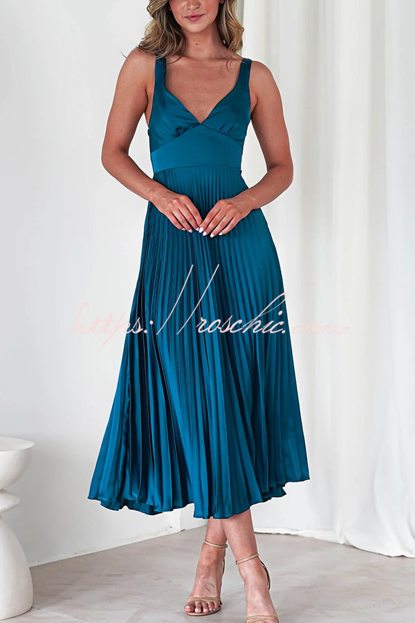 Satin Color V-neck Pleated Maxi Dress