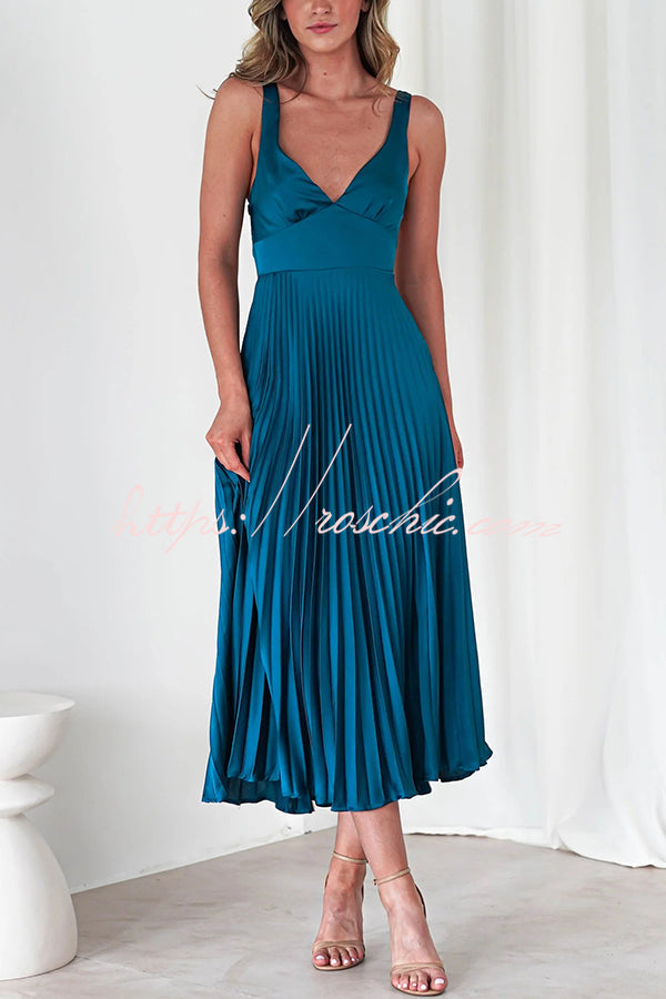 Satin Color V-neck Pleated Maxi Dress