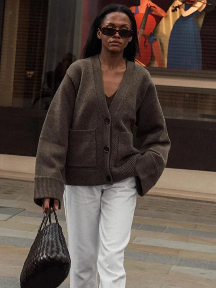 Zoey - Classic V-neck Sweater
