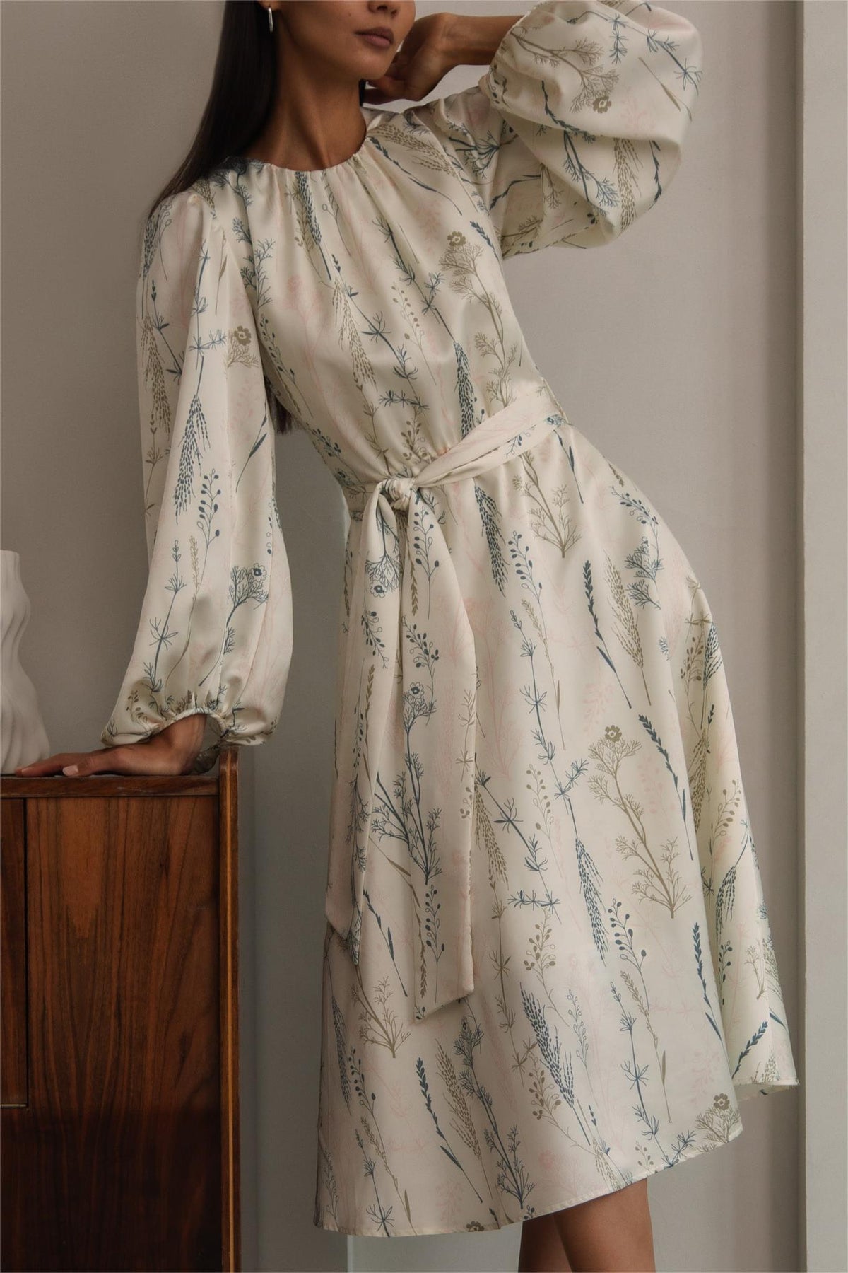 Lantern Sleeve Crew Collar Lace Up Midi Dress