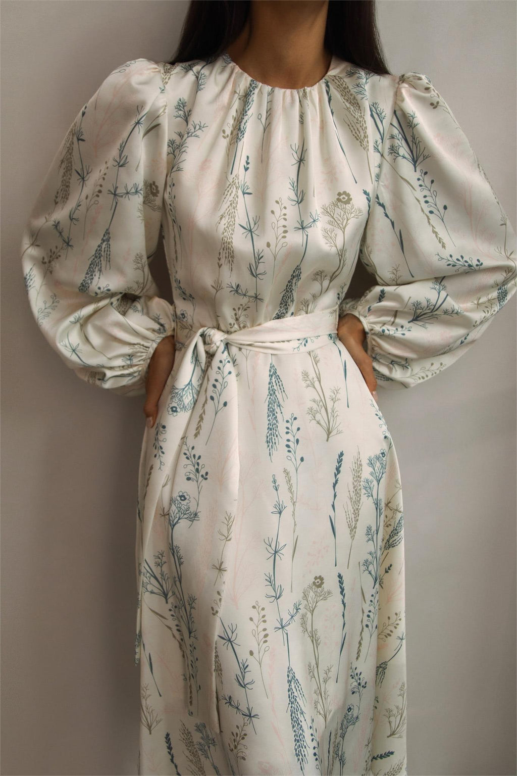 Lantern Sleeve Crew Collar Lace Up Midi Dress