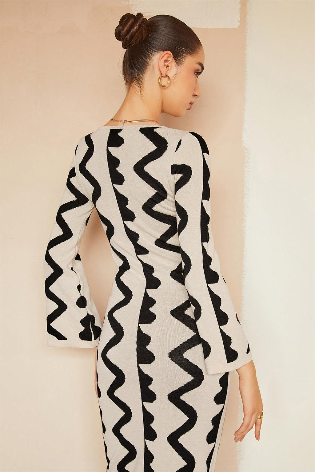 Wavy Line Knit Midi Dress