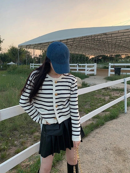 White Black Striped Knitted Female Winter Short Long Sleeve Cardigan