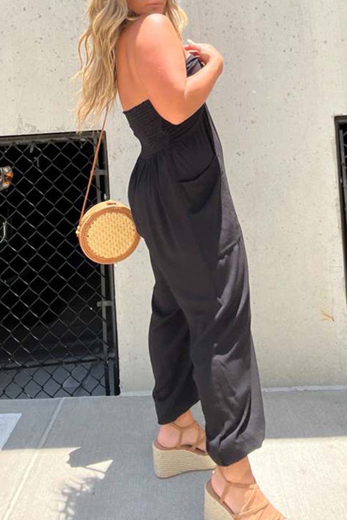 Low Cut Halterneck Pocketed Jumpsuits