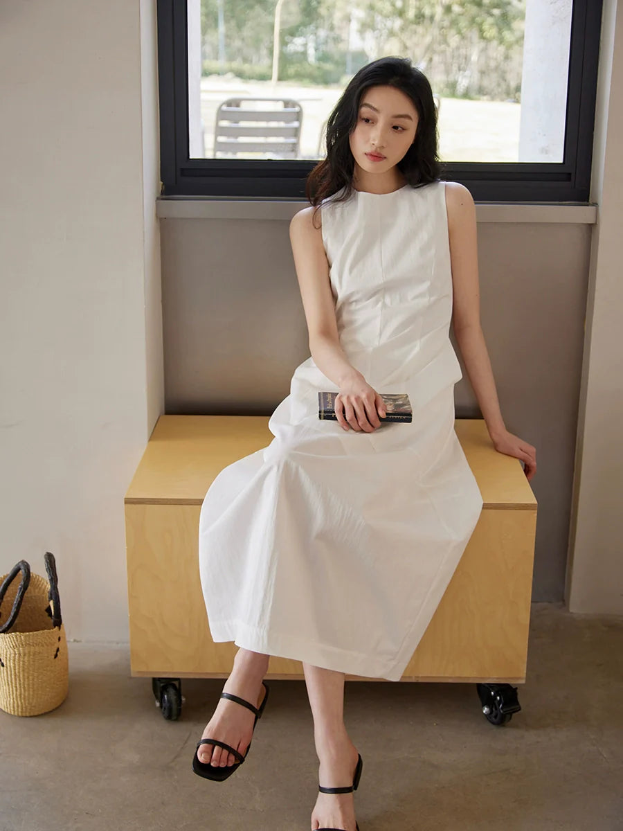 Sleeveless Maxi Dress Paired With a Woven Straw Handbag