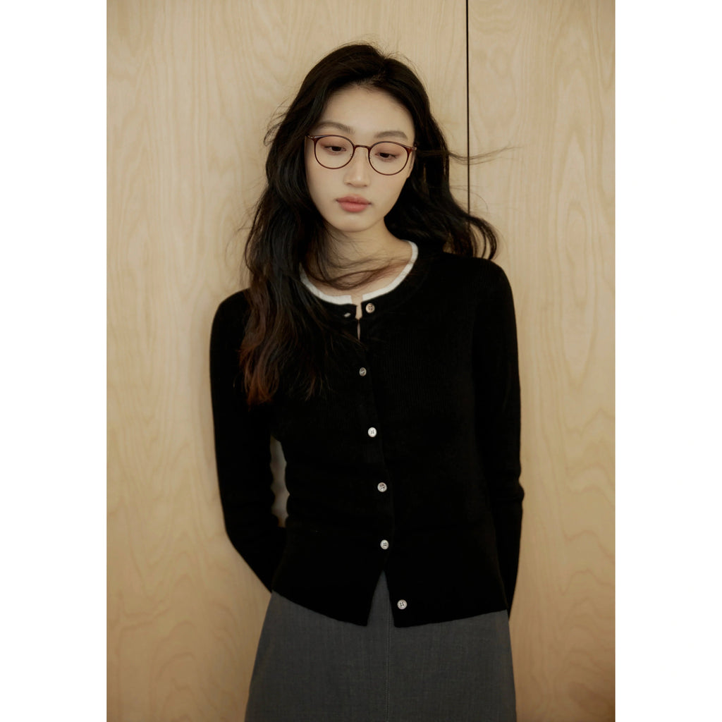 Button-up Cardigan Sweater With White Inner Layer