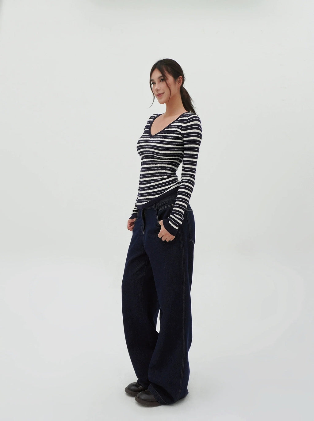Low V-neck Slim-fit Long Sleeve Sweater