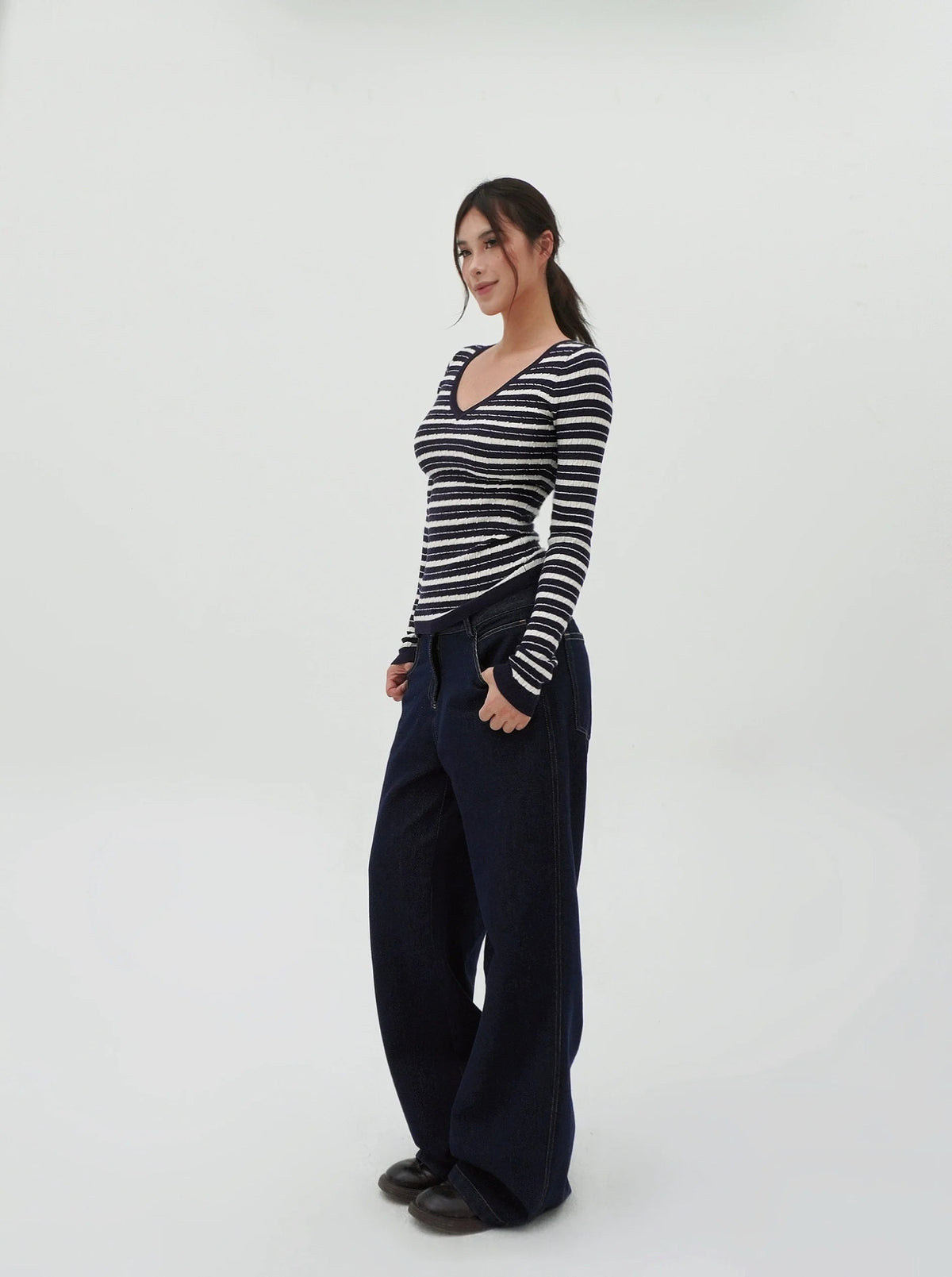 Low V-neck Slim-fit Long Sleeve Sweater