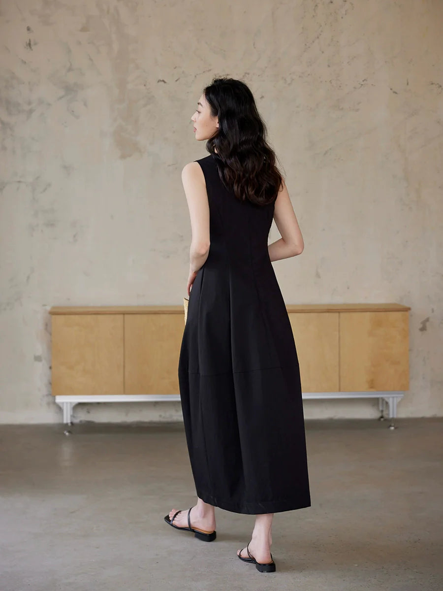 Sleeveless Maxi Dress Paired With a Woven Straw Handbag