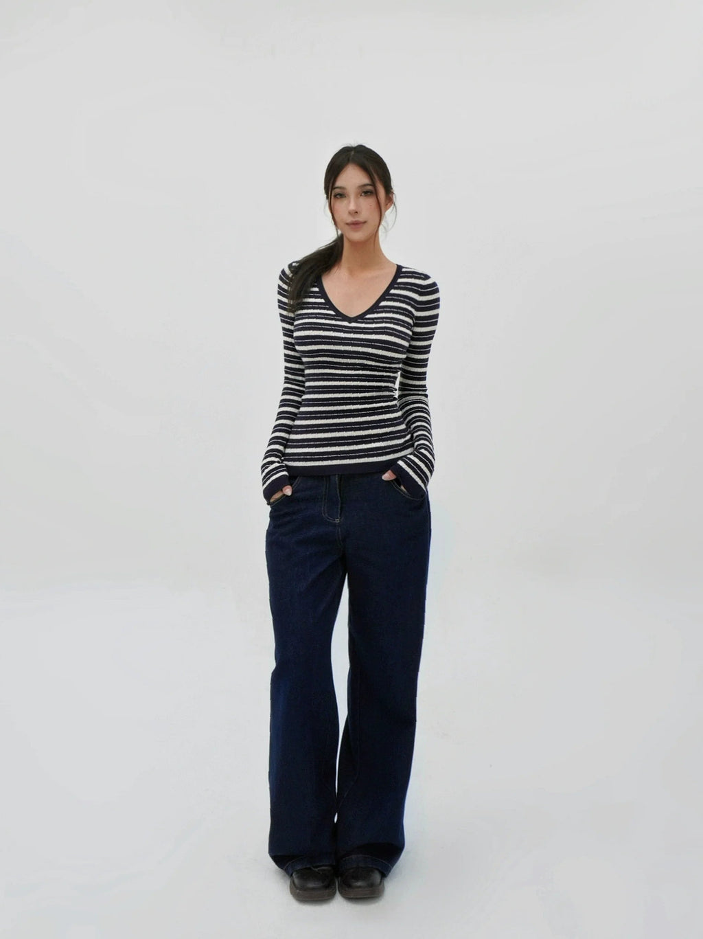 Low V-neck Slim-fit Long Sleeve Sweater