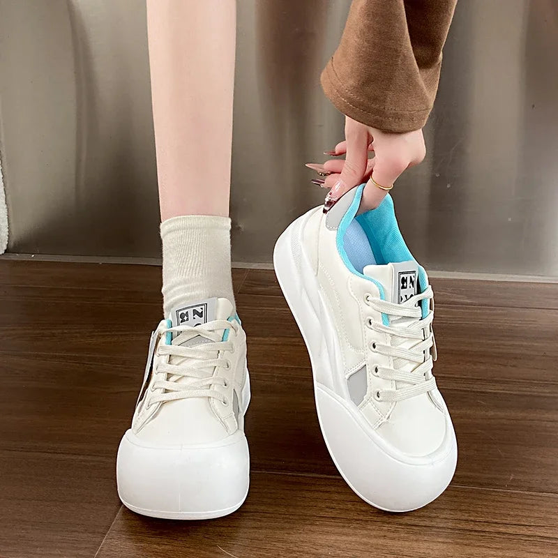Spring and Autumn New Girl Thick Bottom Round Head Star Shoes to Wear Comfortable Sports Shoes Bread Shoes