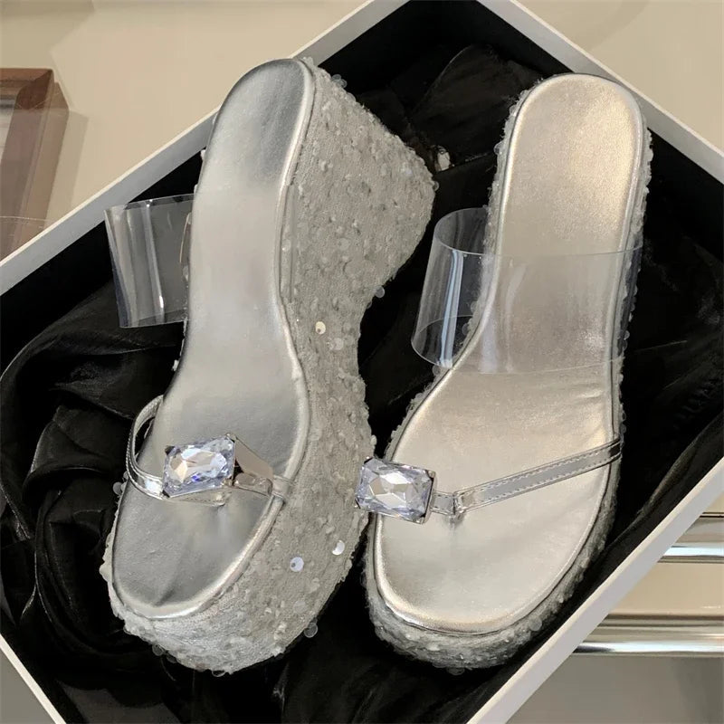 Designer Crystal Sequin Cloth Platform Wedge Slippers Street Style Clip Toe High Heels Banquet Summer Shoes