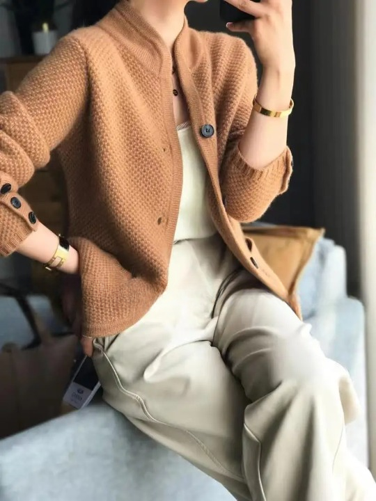 Lucille Cardigan Woman – Soft Cashmere Buttoned Sweater & Classic Cut