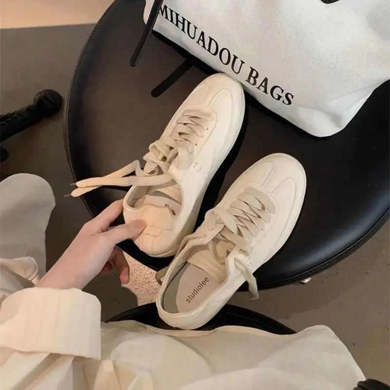 Spring New Versatile Breathable Shoes Classic Color Round Toe Soft Leather White Flat Sneakers