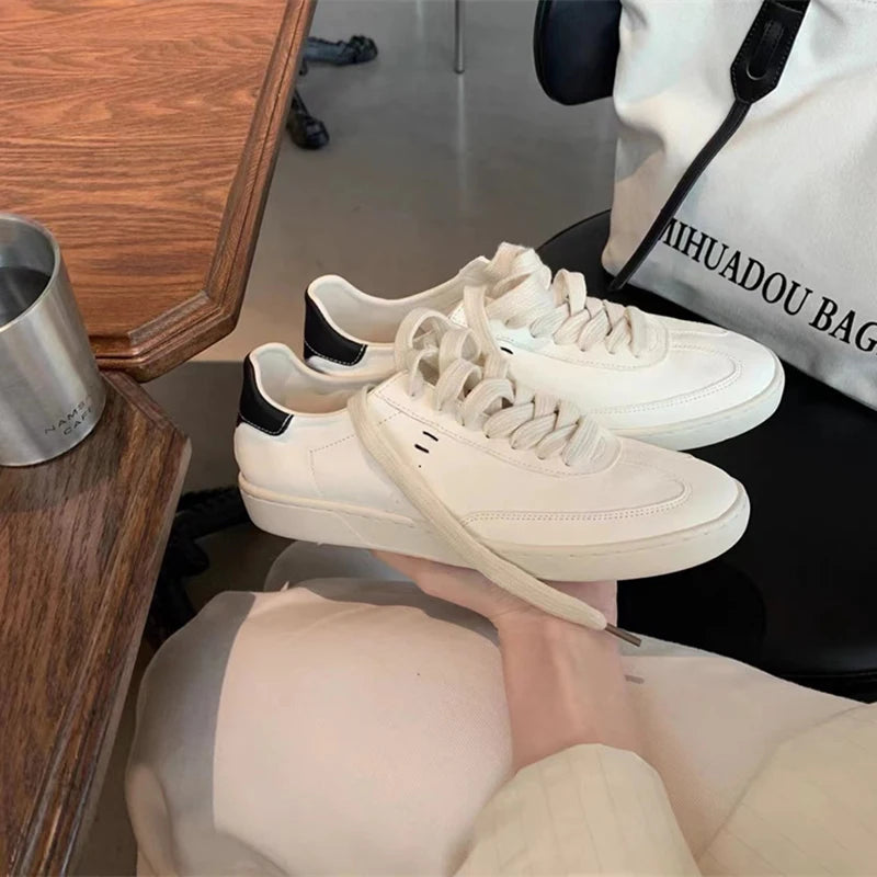 Spring New Versatile Breathable Shoes Classic Color Round Toe Soft Leather White Flat Sneakers