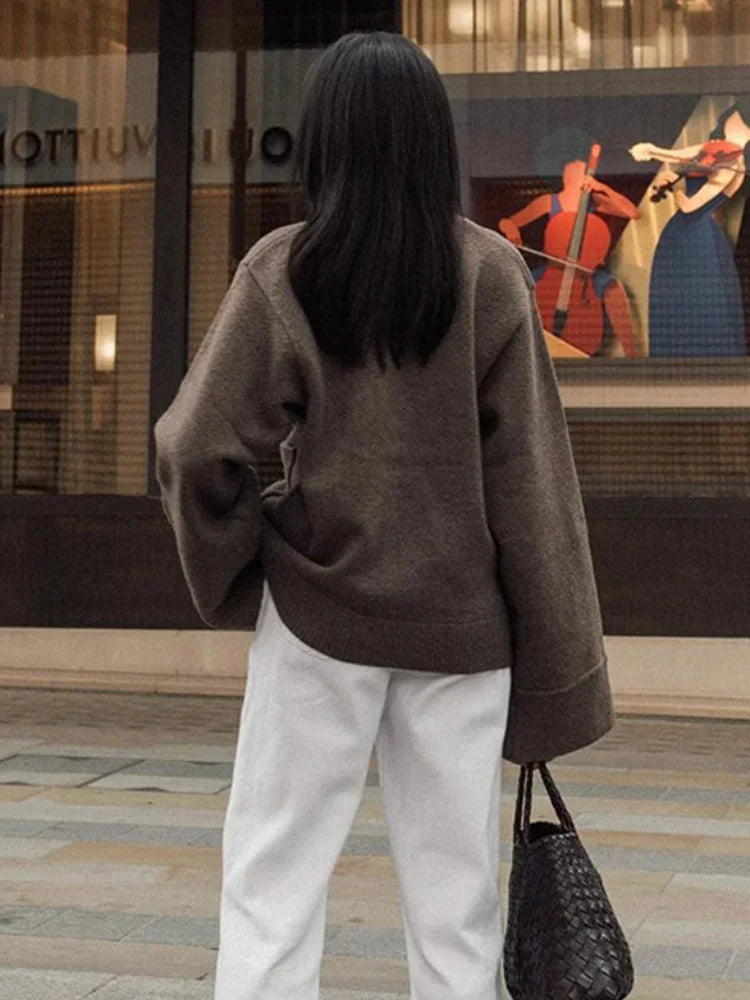 Zoey - Classic V-neck Sweater