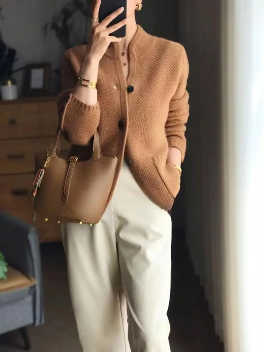 Lucille Cardigan Woman – Soft Cashmere Buttoned Sweater & Classic Cut