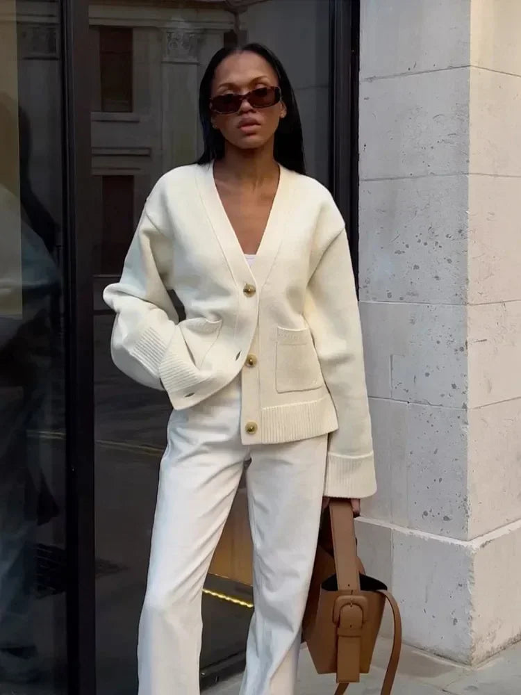 Zoey - Classic V-neck Sweater