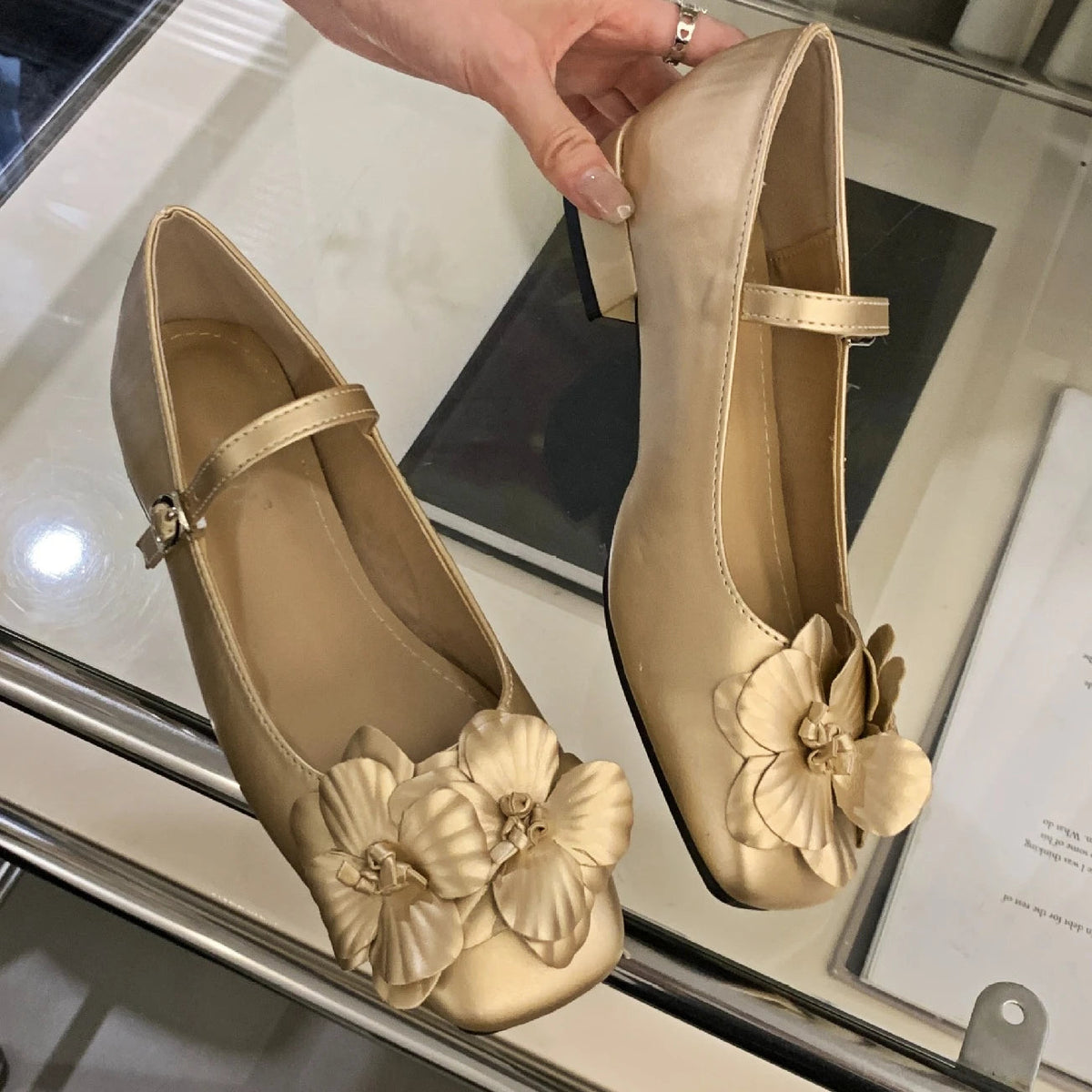Chunky Heel Flower Mary Jane Shoes Fashions Low Heel Shoes Square Toe Ballet Shoe Designer Pumps Female
