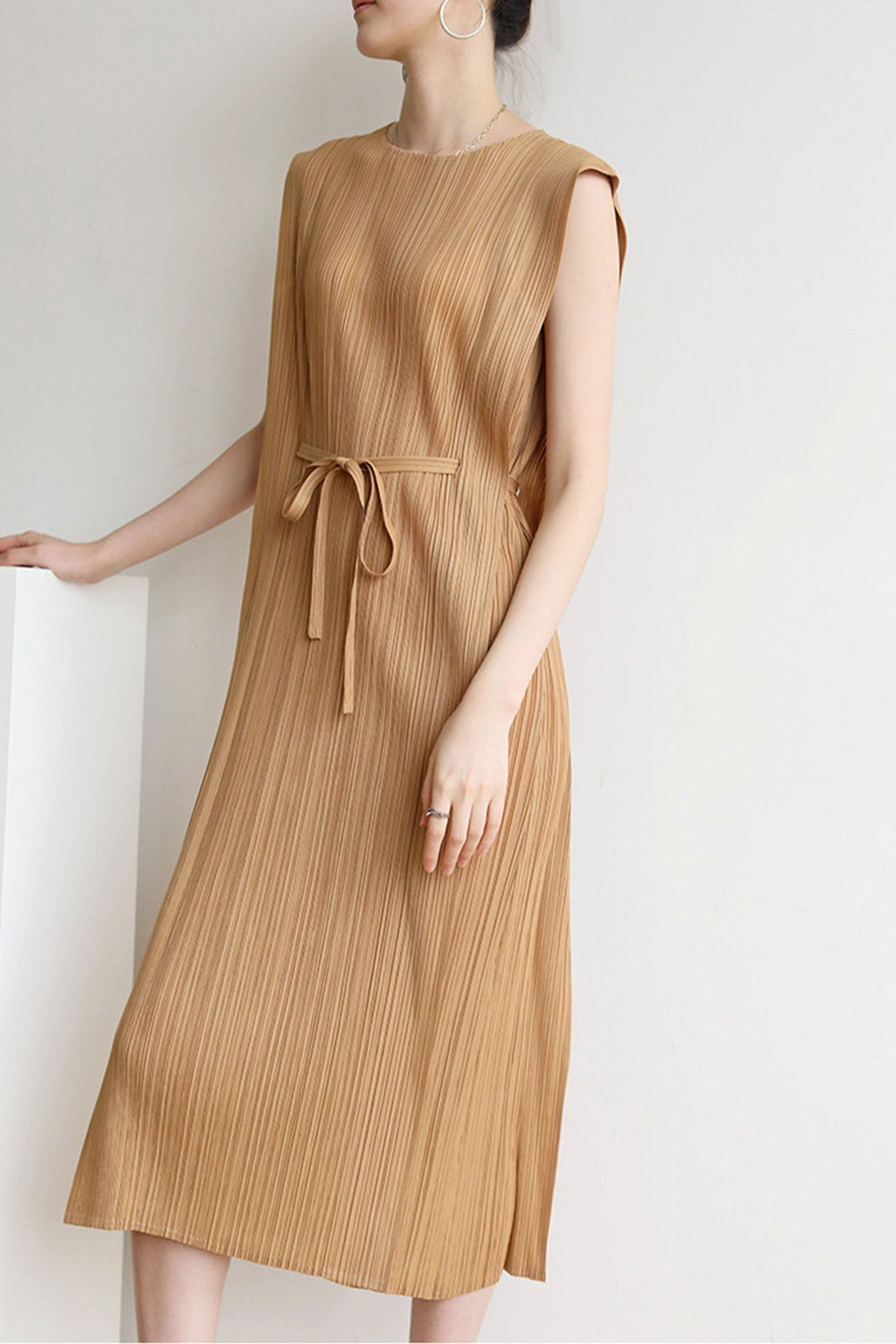 Sleeveless Ruched Lace-up Midi Dress
