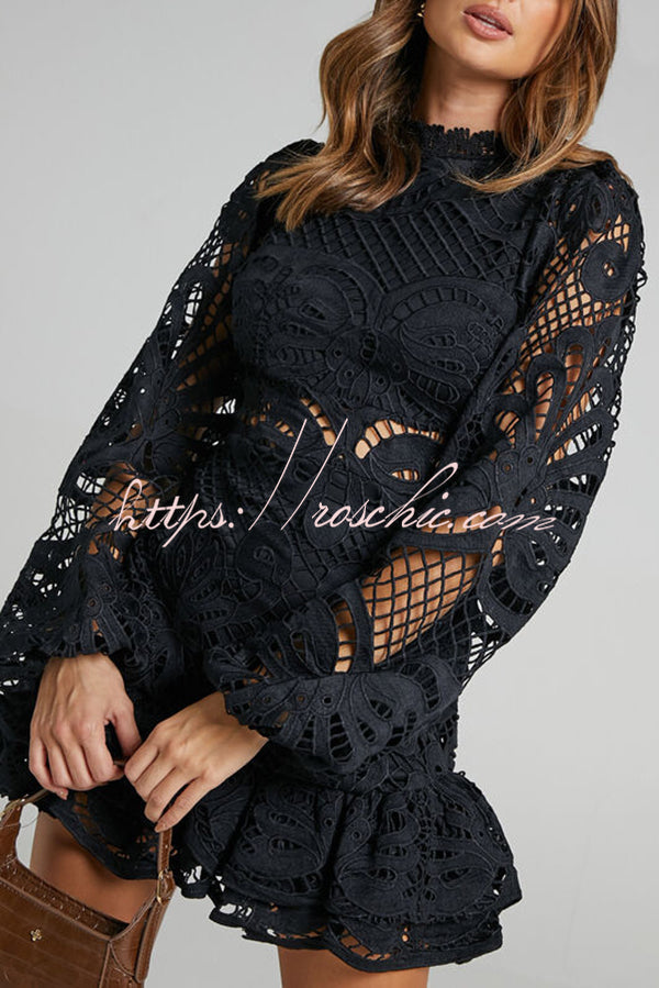 Color Hollow Long-sleeved Waisted Lace Mini Dress