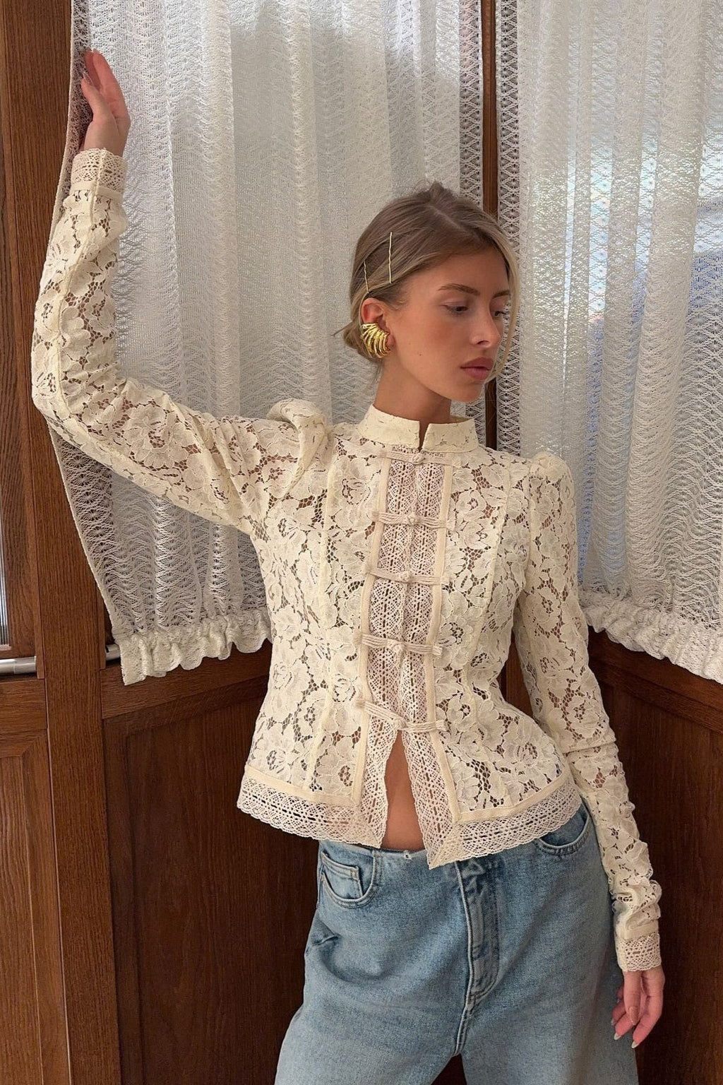 Soft-style Stand-collar Frog-button Lace Cutout Cardigan