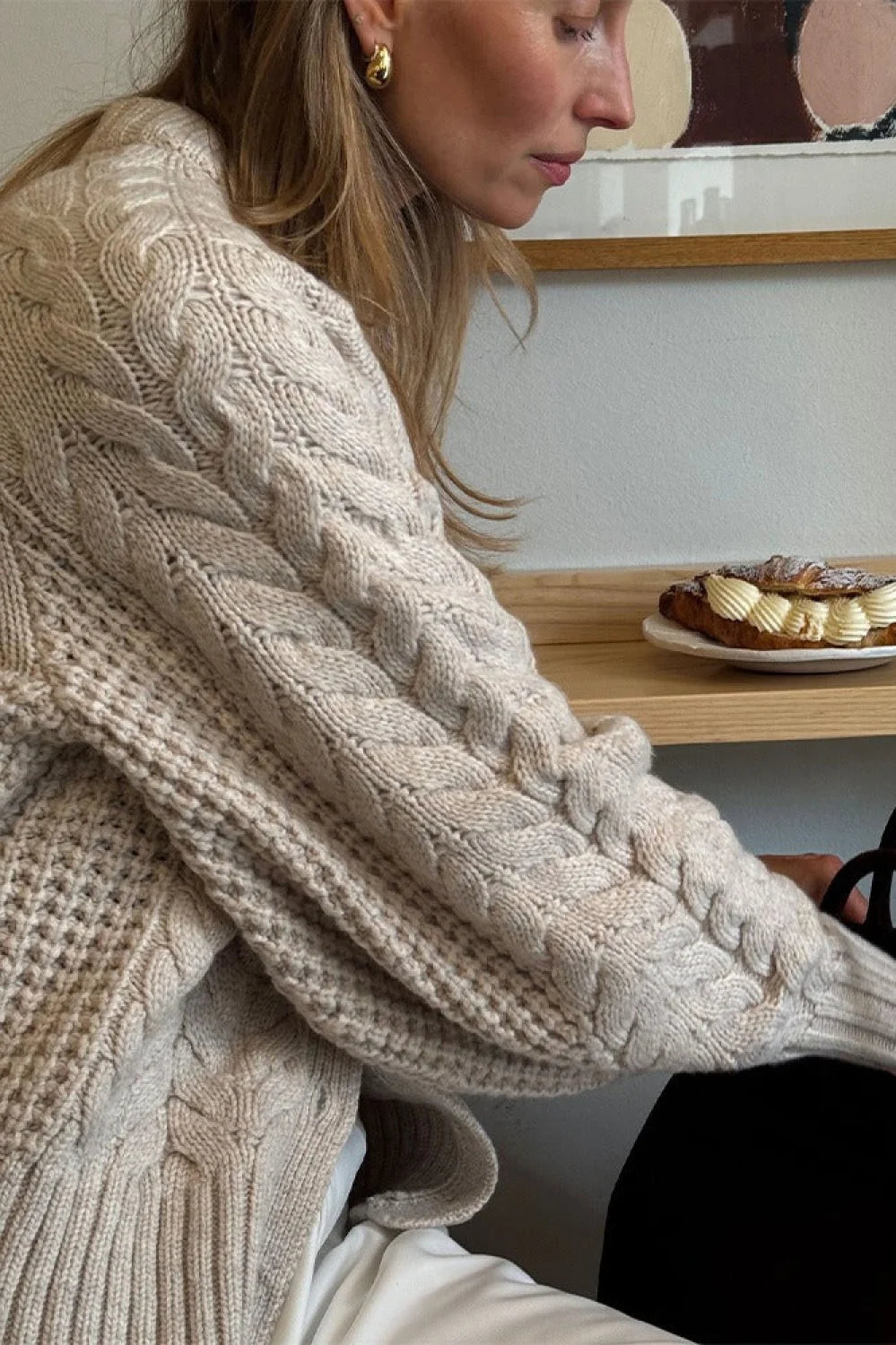 Crewneck Cable Short Cardigan Sweater